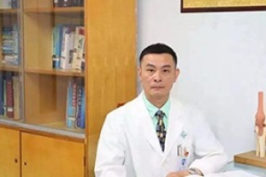 仁醫人物| 林毅忠：低頭拾貝書千卷，移足抖身醫我頭