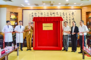 世界脊柱腫瘤大師Boriani教授江門市中心醫院完美日記